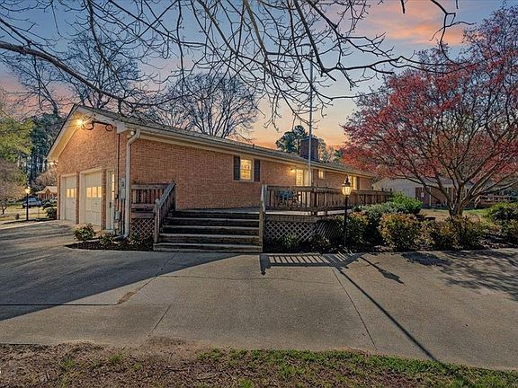 3rd image of 301 Brown Cir