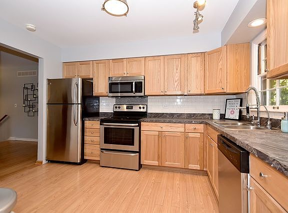 3rd image of 574 Columbine Ave