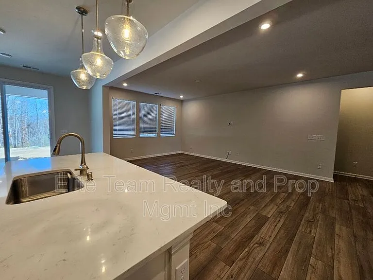 3108 Cheyney Park Dr — Photo 9
