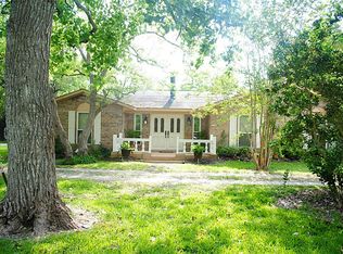 43 El Dorado Dr, Friendswood, TX 77546