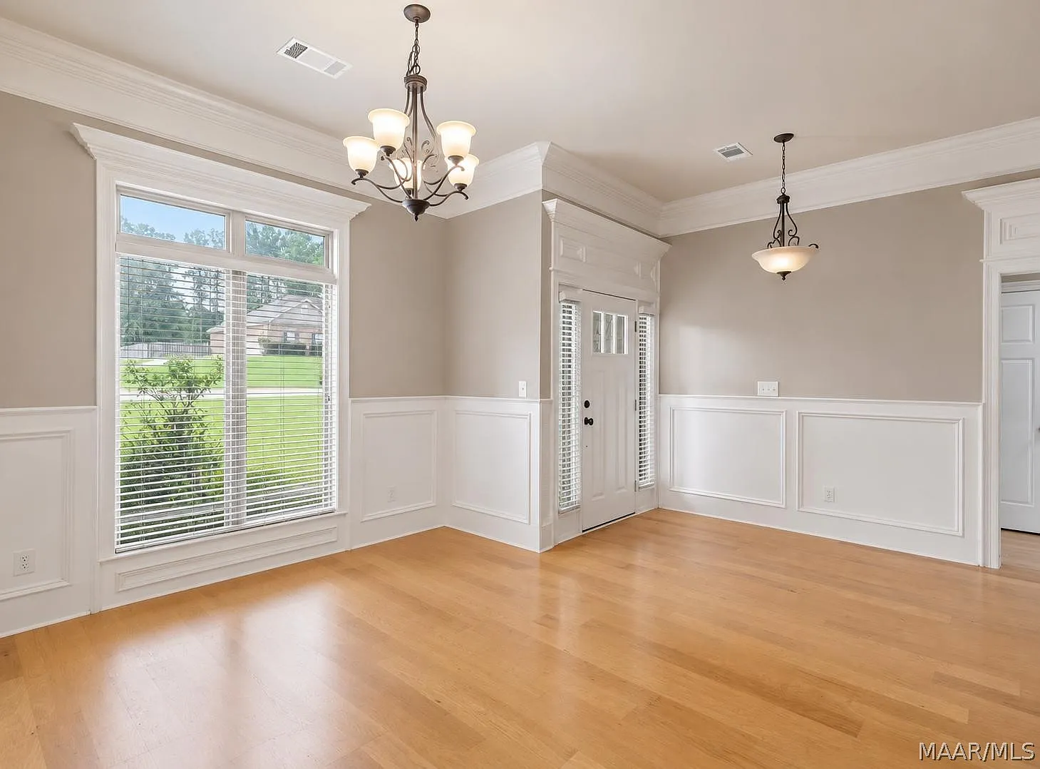 4 bed, 2.0 bath, 2089 sqft, $2,700 — Photo 4