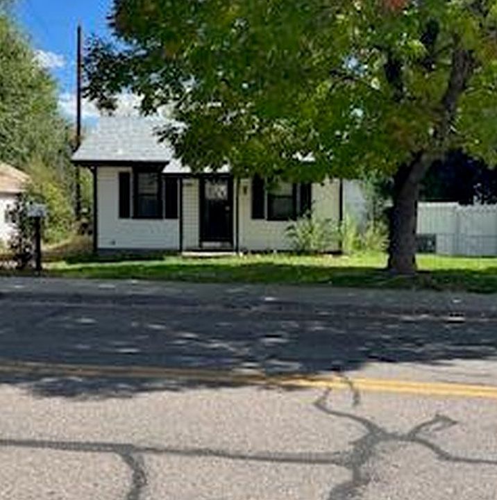 1st image of 1524 Main St