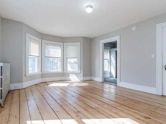 5th image of 24 Lamb St #2