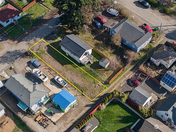 Highlighted property boundaries are approximates only!>