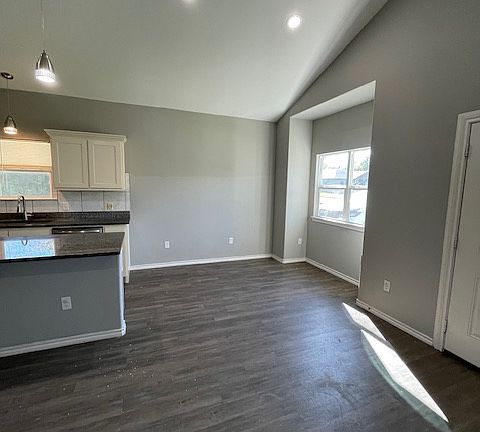 4th image of 1613 Sayle St