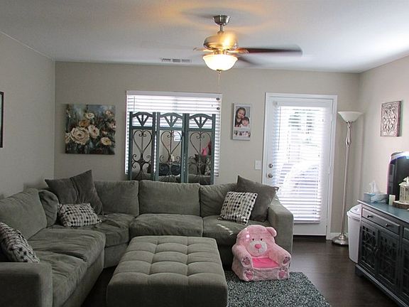 3rd image of 330 N Placer Privado
