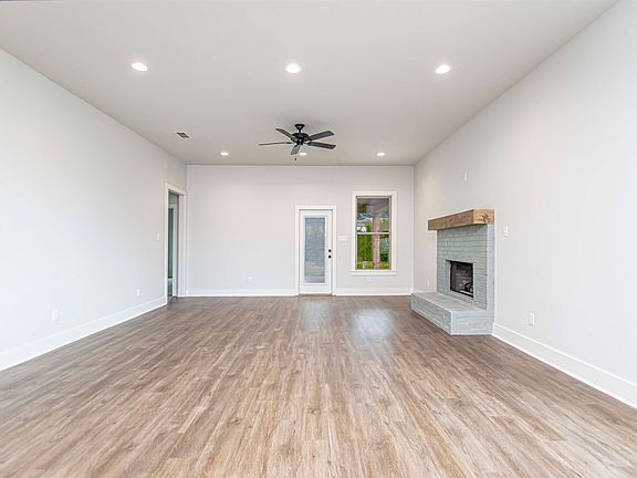 3rd image of 2513 Kara Ln