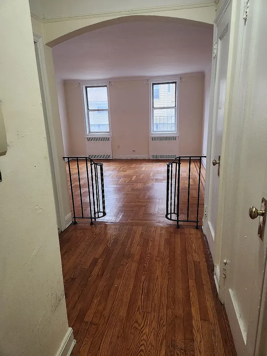 633 East 16th Street — Photo 2