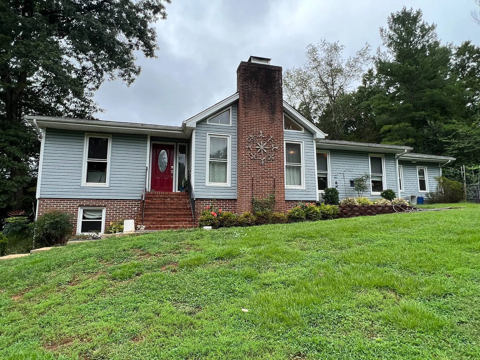 5688 Advance Mills Rd photo 1