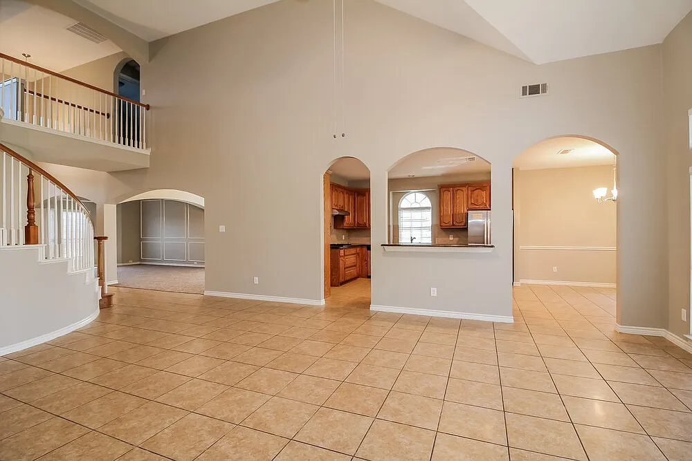 5 bed, 3.5 bath, 3566 sqft, $3,345 — Photo 3