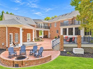 706 Chestnut Hill Ct, Greensboro, NC 27455