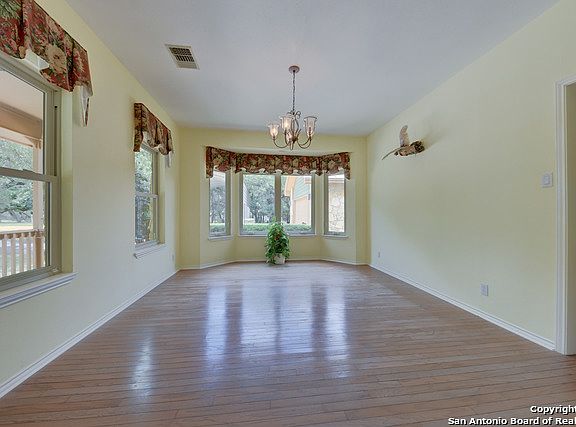 5th image of 1091 Hidden Oaks Dr
