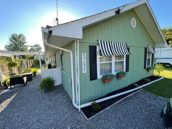 57031 Southshore Dr, Osceola, IN 46561