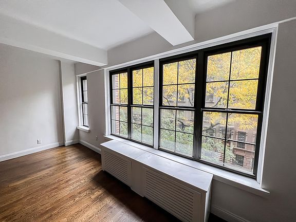 3rd image of 160 W 73rd St APT 4B
