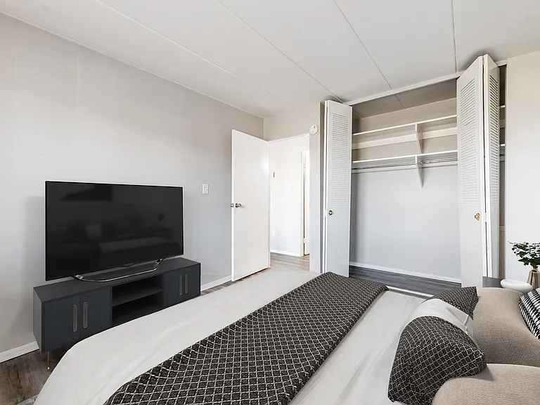 Alphada Place Apartments — Photo 9