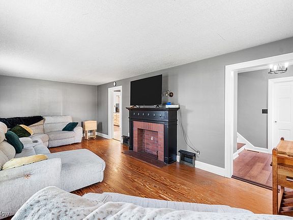 3rd image of 733 Heltman Ave