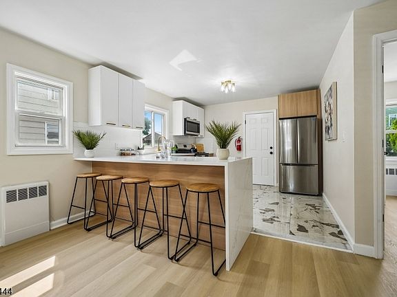 3rd image of 124 Woodruff Pl
