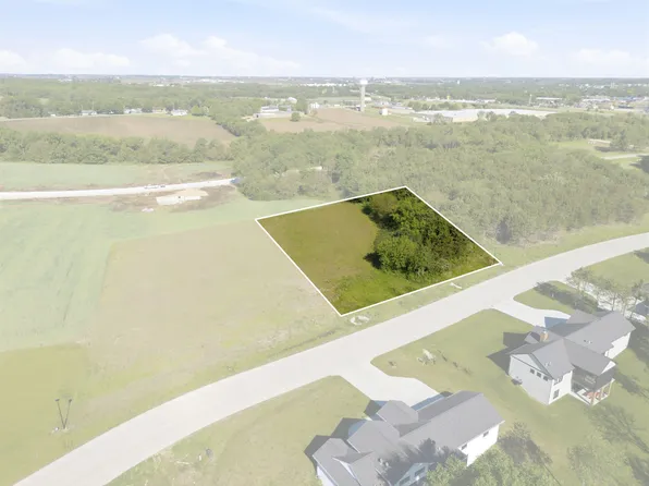 2030 Wildwwood Ave SE, Dyersville, IA 52040
