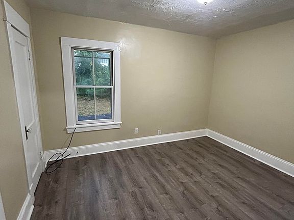 3rd image of 988-990-992 Chicopee St #1R