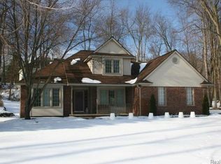 7107 Autumn Wood Dr, Brighton, MI