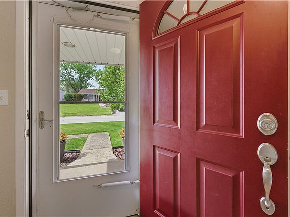 5th image of 329 McWilliams Dr