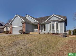 1219 Cork Dr, Papillion, NE 68046