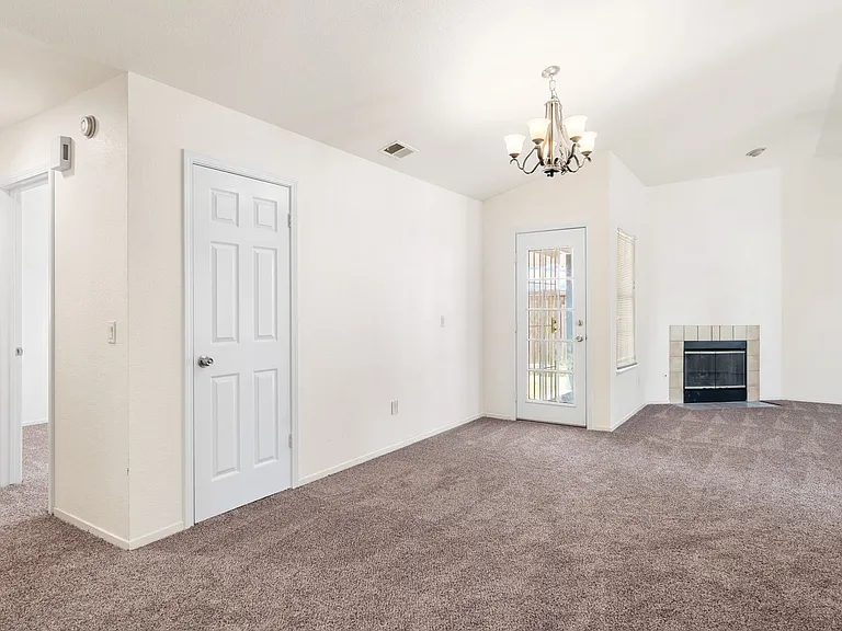 5710 Fox Creek Dr — Photo 7