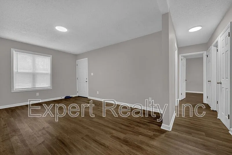 2 bed, 1.0 bath, $795 — Photo 4