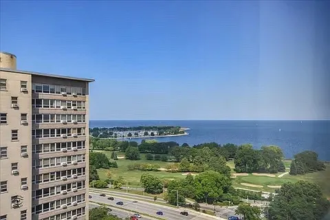 3950 N Lakeshore Dr #2124D Photo 1