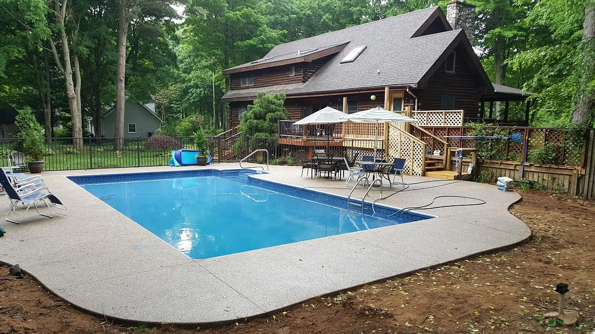 5 bed, 3.5 bath, 3800 sqft, $2,900 — Photo 2