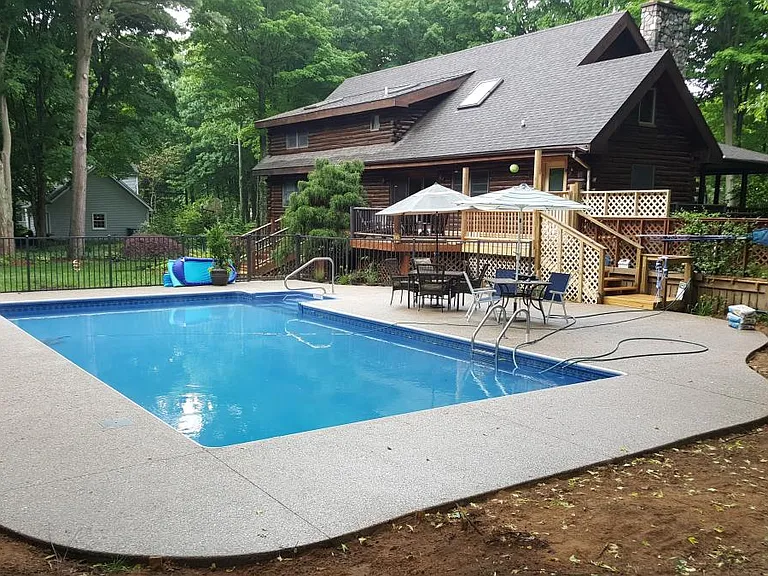 4274 N Lakeshore Dr — Photo 2