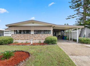 1346 Elkhart Cir, Tavares, FL 32778