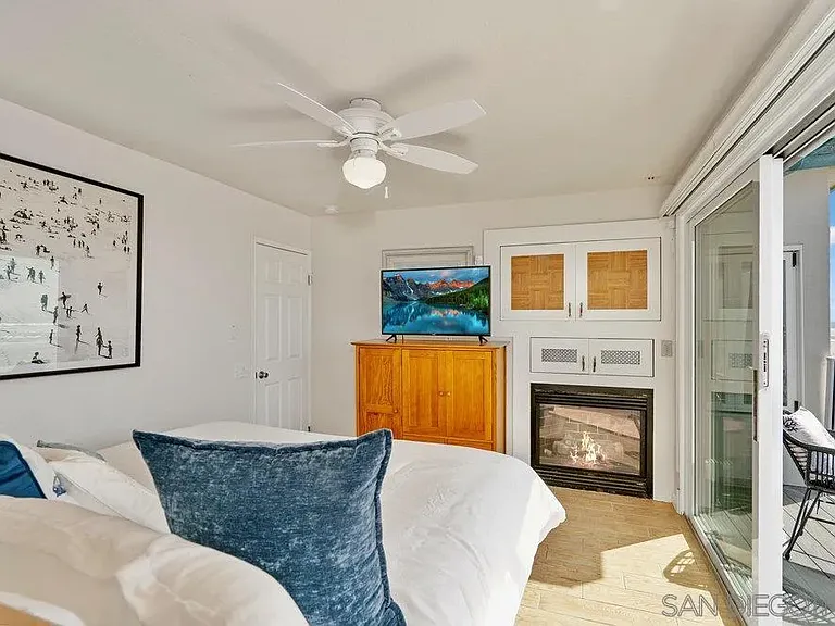 3911 Ocean Front Walk — Photo 9