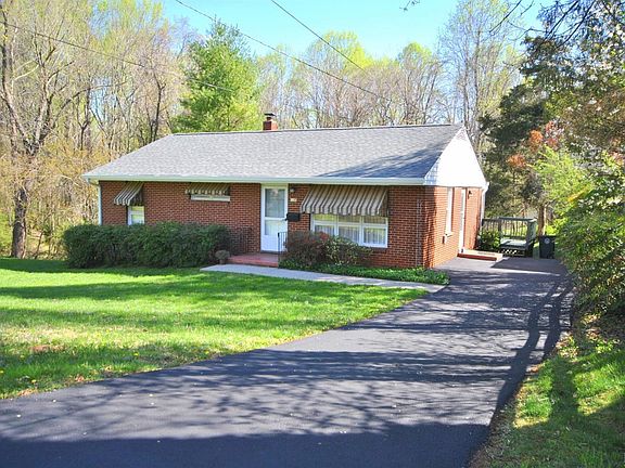 2nd image of 1102 Dandridge Dr