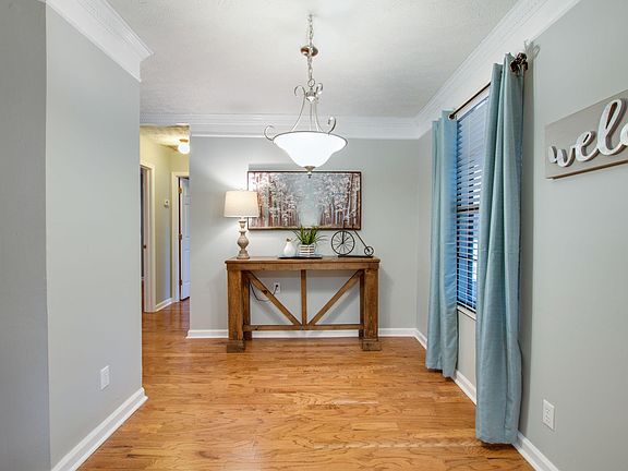 5th image of 626 Murfreesboro St