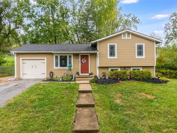 7109 NW 75th St, Kansas City, MO 64152