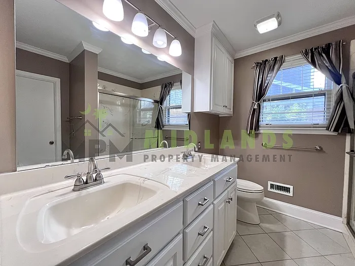 2417 Clark St — Photo 11