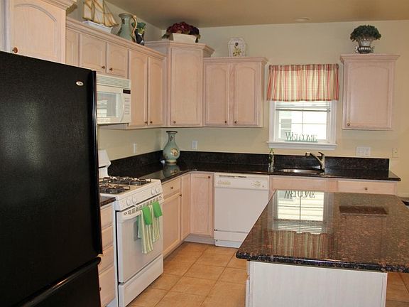 3rd image of 3932 Central Ave #1