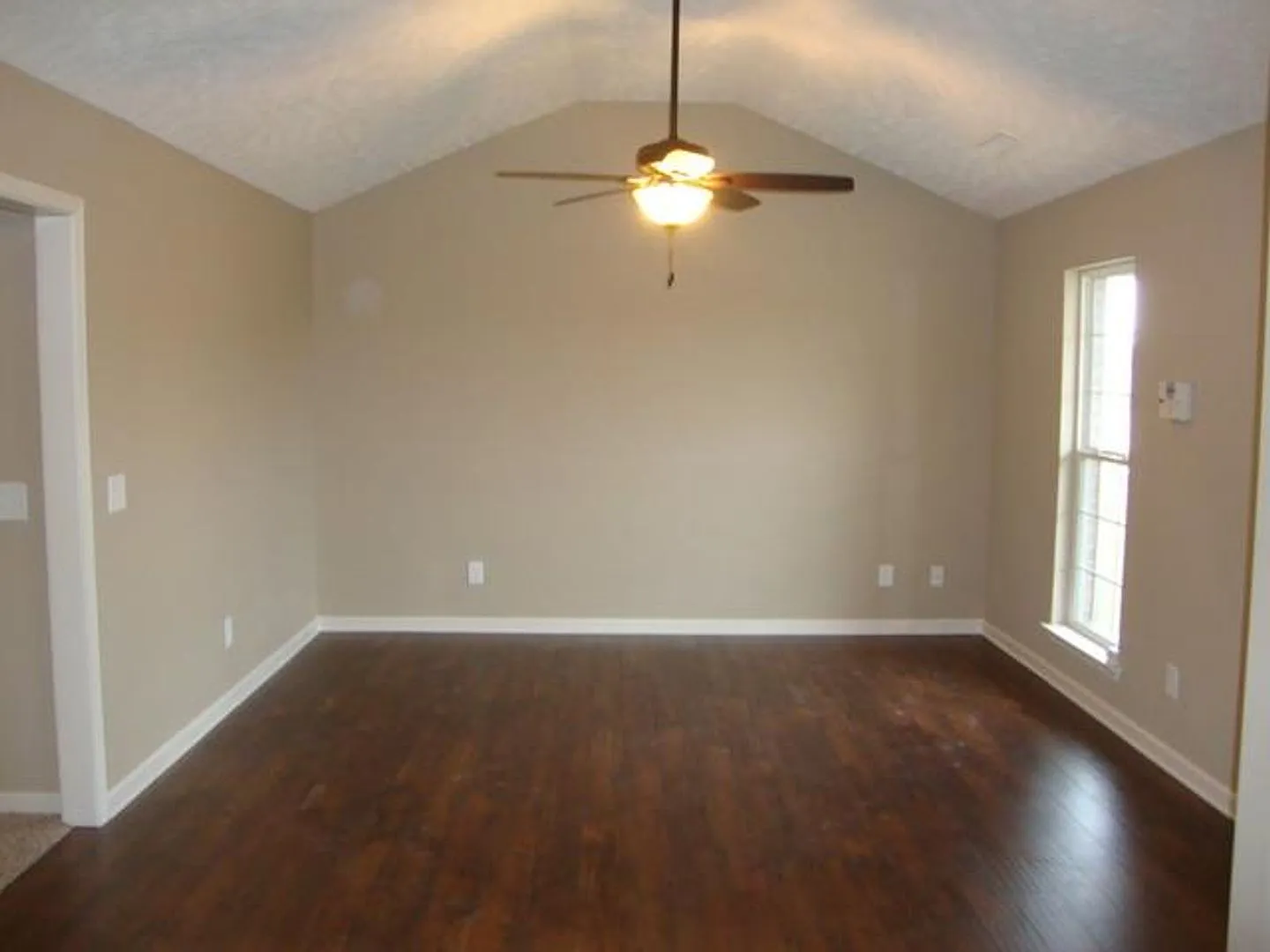 Updated 3BR Home in Smyrna Modern Upgrades, Garage & Spacious Yard — Photo 2