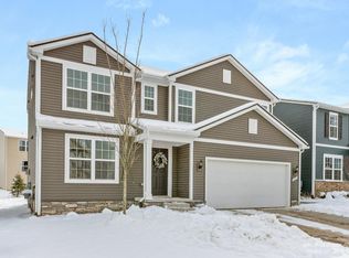 6137 Fieldstone Cir, South Lyon, MI 48178