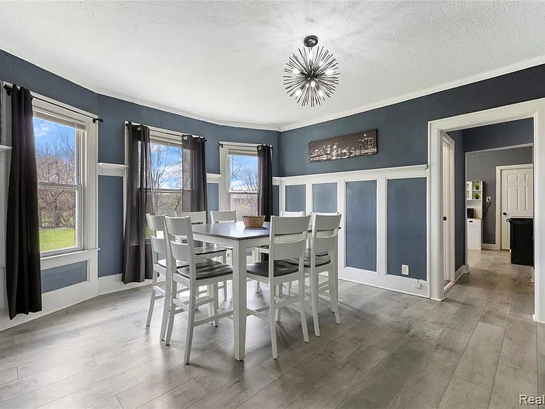 512 Westminster St — Photo 2