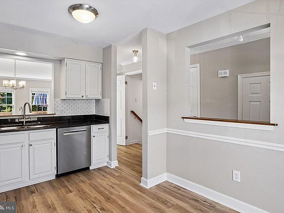 4th image of 9329 Kendal Cir