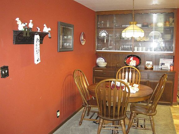 4th image of 1935 Belmont St
