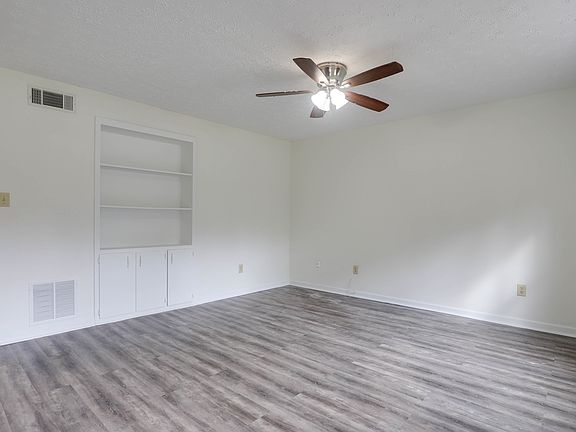 2nd image of 304 Lexington Dr