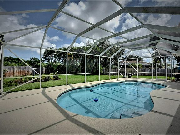 3rd image of 158 SW South Danville Cir