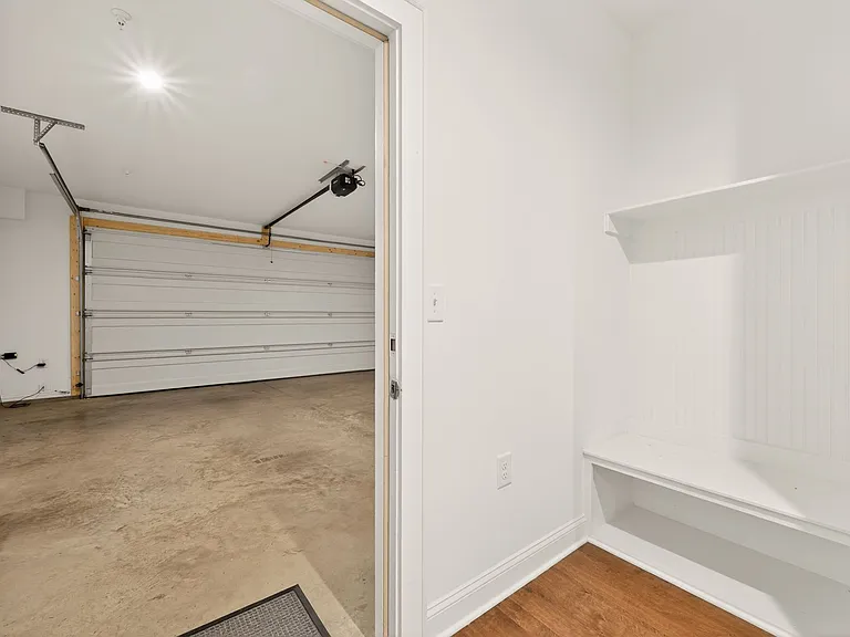 333 SE Eheart St — Photo 65