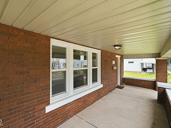 4th image of 2221 Central Ave