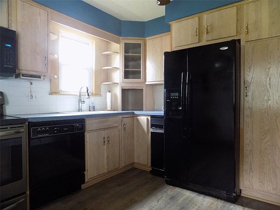 4th image of 18 Delmar St