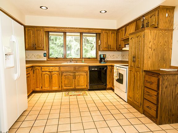 Oversized kitchen!