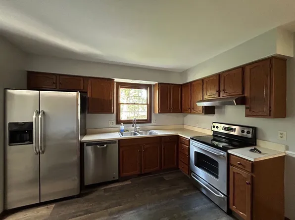 8659 Groveside Dr, Strongsville, OH 44136
